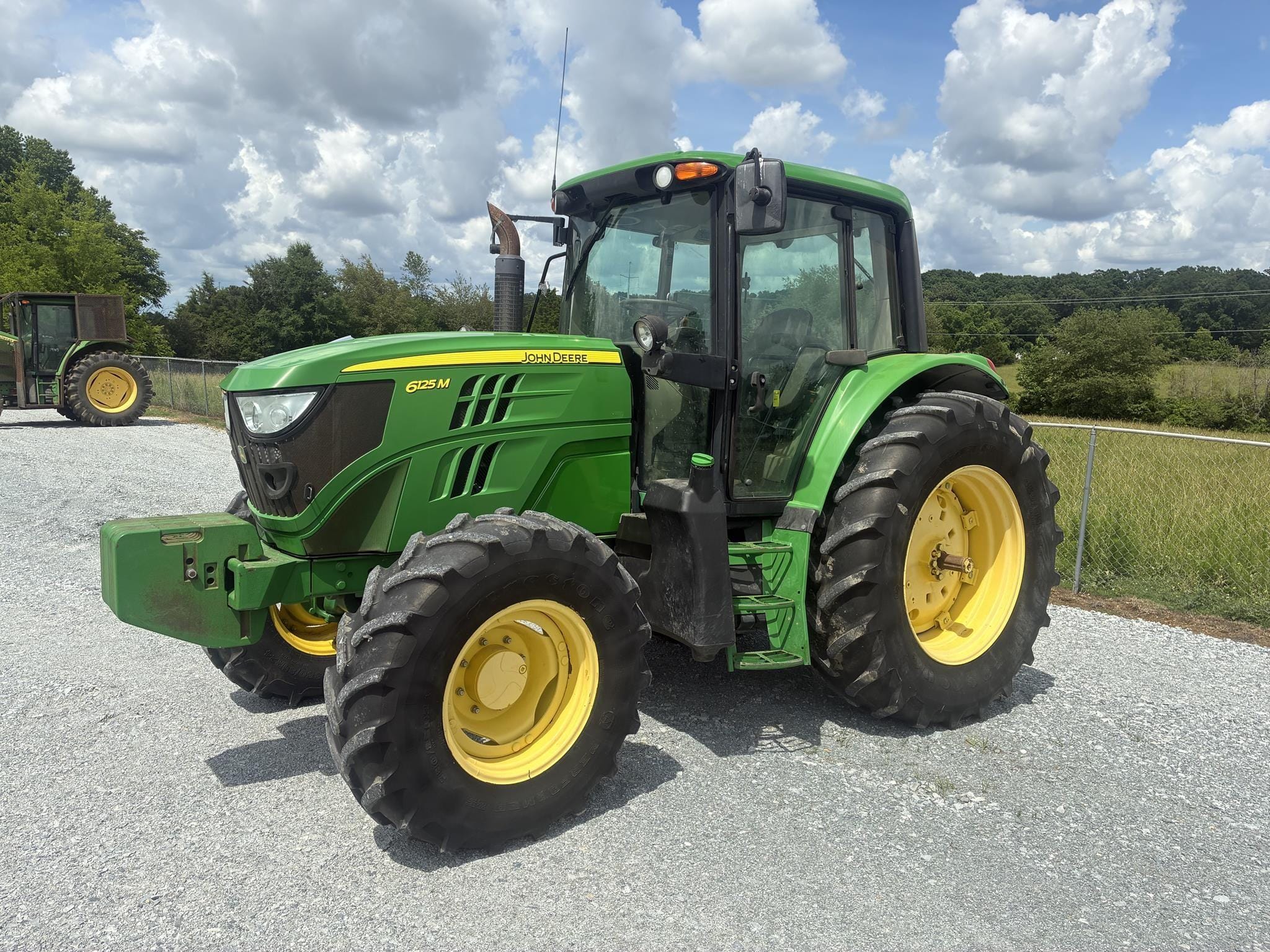 2014 John Deere 6125M Equipment Image0