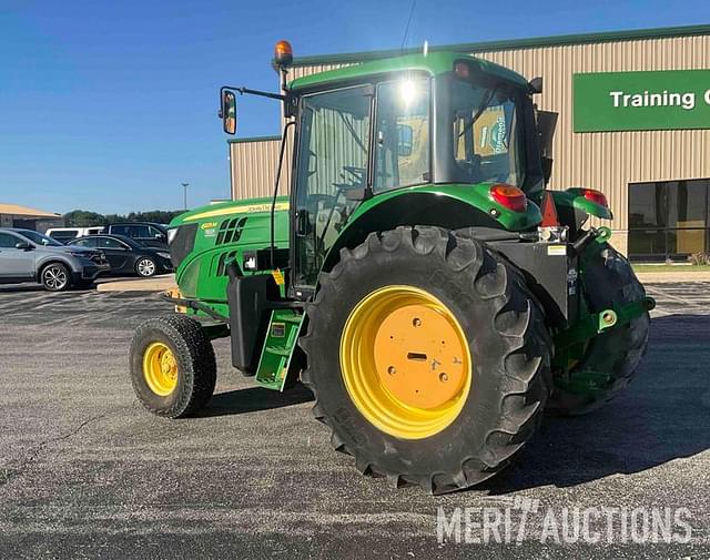 Image of John Deere 6125M equipment image 2