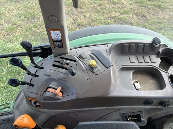 Image of John Deere 6140D equipment image 4