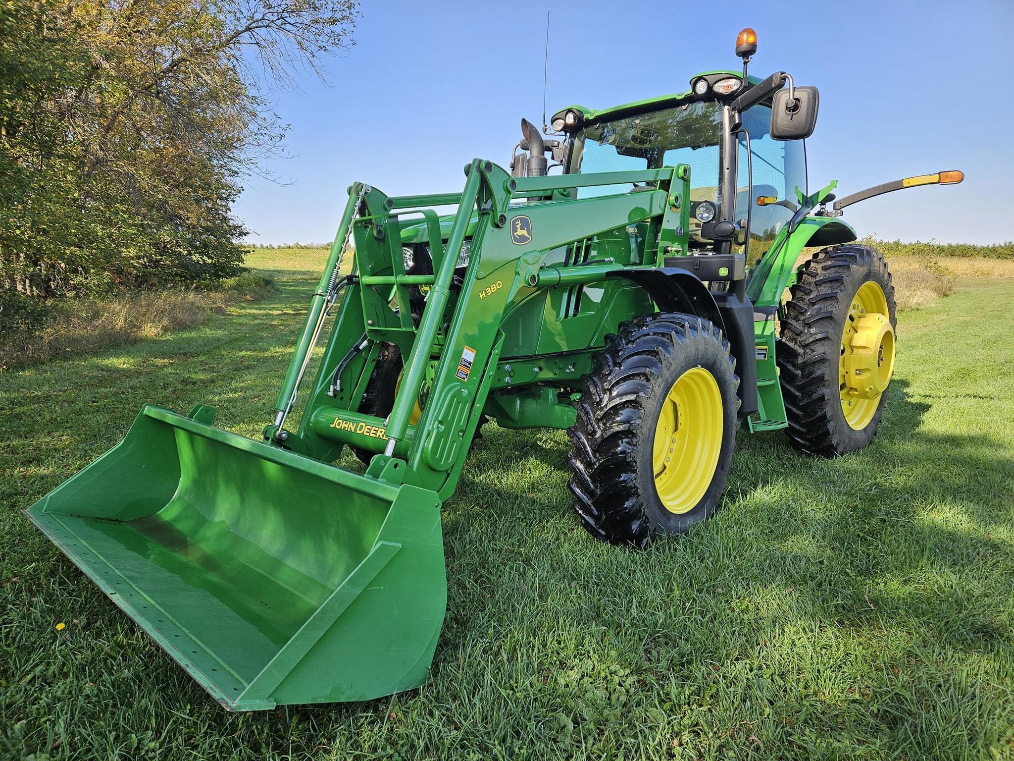 2014 John Deere 6140R Equipment Image0