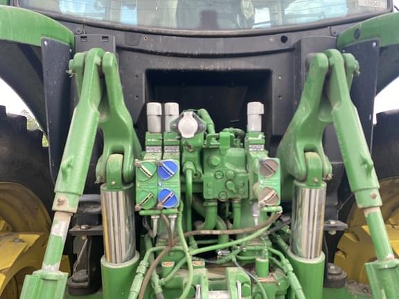 Image of John Deere 6150R equipment image 3