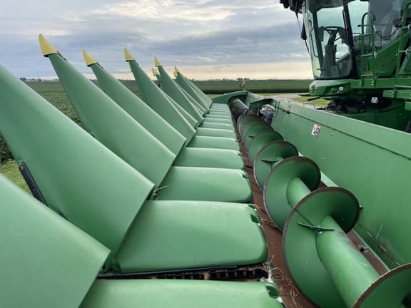 Image of John Deere 616C equipment image 1