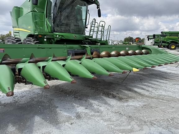 Image of John Deere 618C Primary image