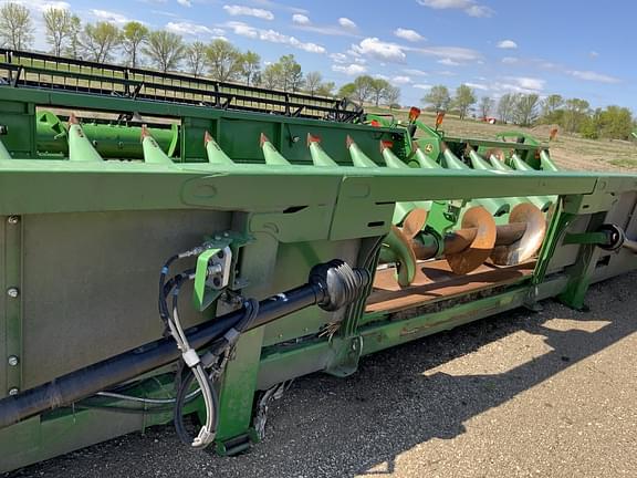 Image of John Deere 618C equipment image 3