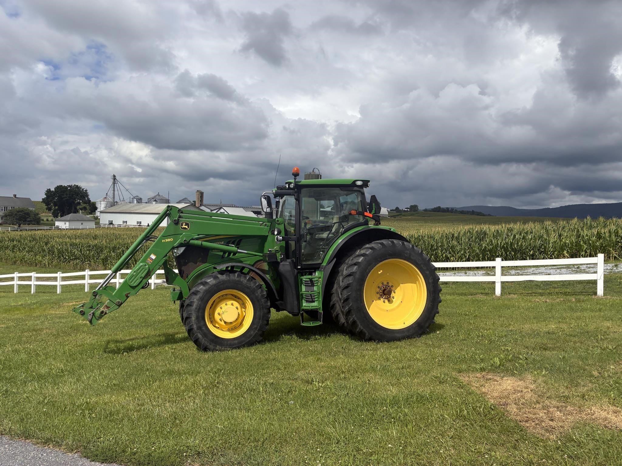 2014 John Deere 6190R Equipment Image0
