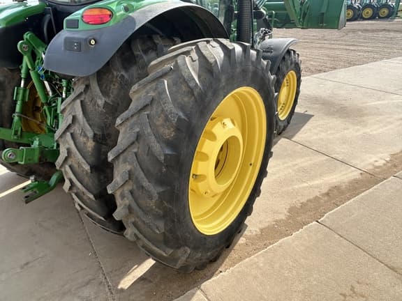 Image of John Deere 6190R equipment image 4