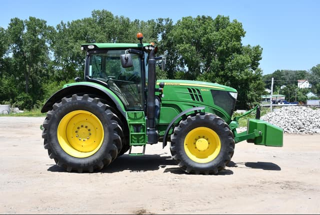 Image of John Deere 6210R equipment image 4