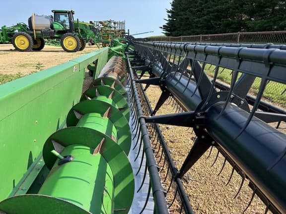 Image of John Deere 630F equipment image 4
