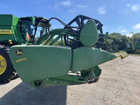 Image of John Deere 635FD equipment image 4