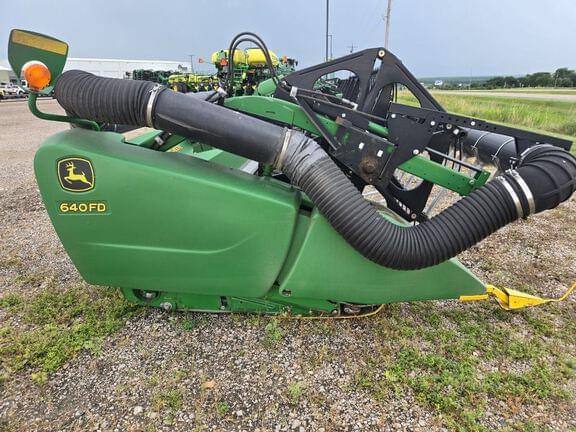 Image of John Deere 640FD equipment image 4
