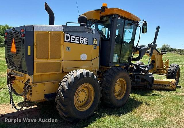 Image of John Deere 672G equipment image 4