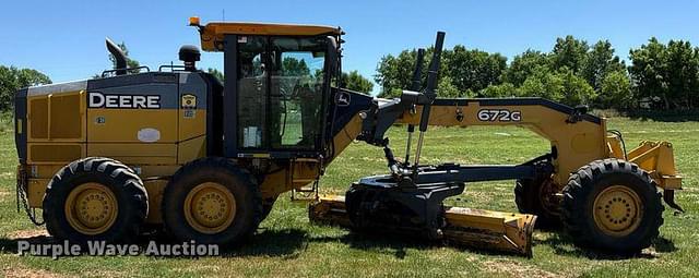 Image of John Deere 672G equipment image 3