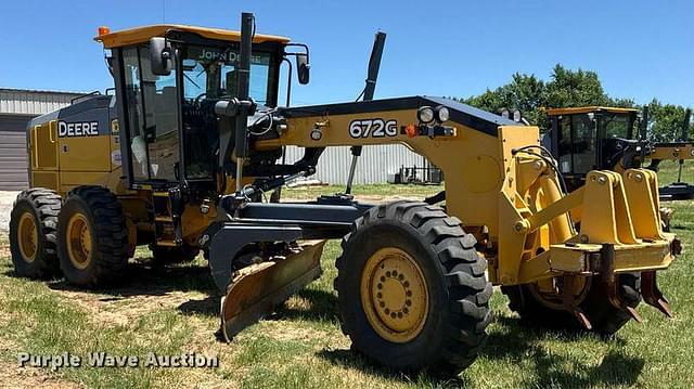 Image of John Deere 672G equipment image 2