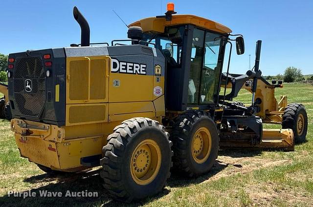 Image of John Deere 672G equipment image 4