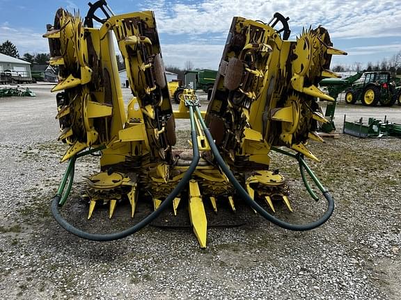 Image of John Deere 692 equipment image 1