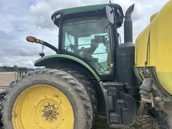 Image of John Deere 7210R equipment image 2