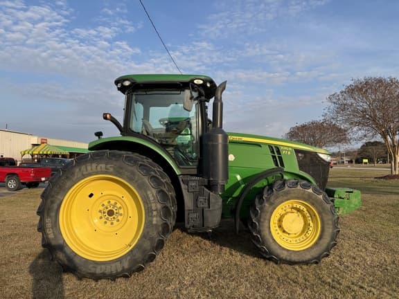 Image of John Deere 7210R equipment image 3