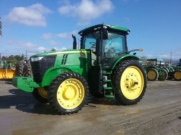 Image of John Deere 7210R equipment image 4