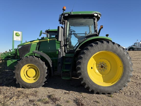 Image of John Deere 7210R equipment image 2
