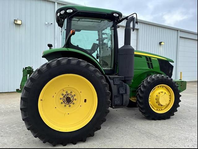 Image of John Deere 7210R equipment image 4