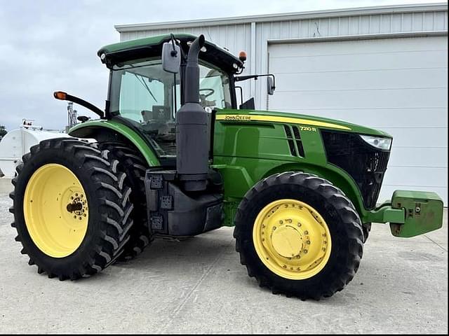 Image of John Deere 7210R equipment image 1