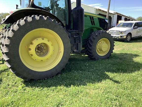 Image of John Deere 7210R equipment image 3