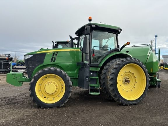 2014 John Deere 7210R Equipment Image0
