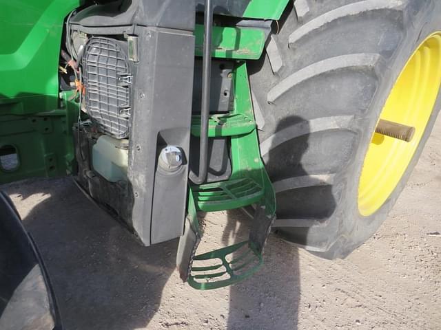 Image of John Deere 7210R equipment image 3