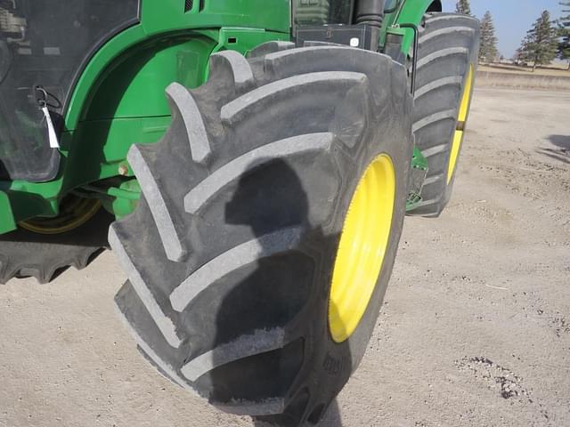 Image of John Deere 7210R equipment image 1