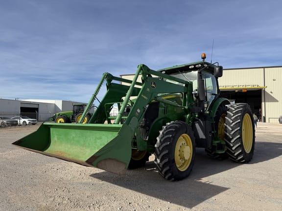 2014 John Deere 7210R Equipment Image0