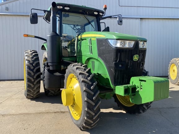 2014 John Deere 7210R Equipment Image0