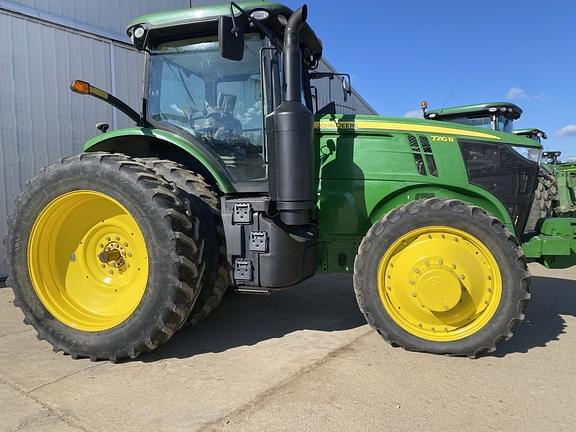 Image of John Deere 7210R equipment image 1