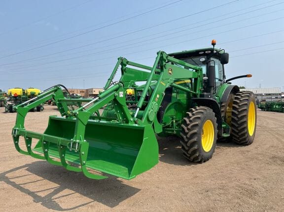2014 John Deere 7210R Equipment Image0