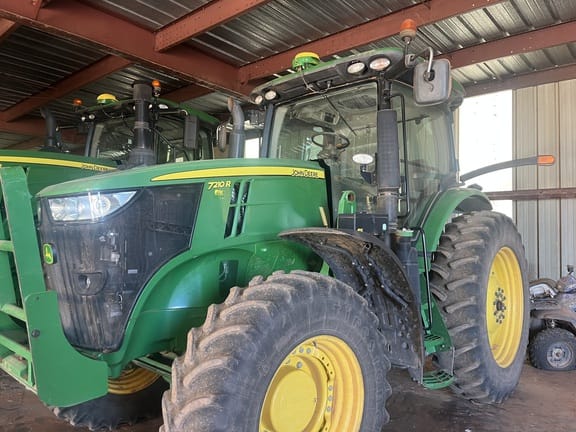2014 John Deere 7210R Equipment Image0