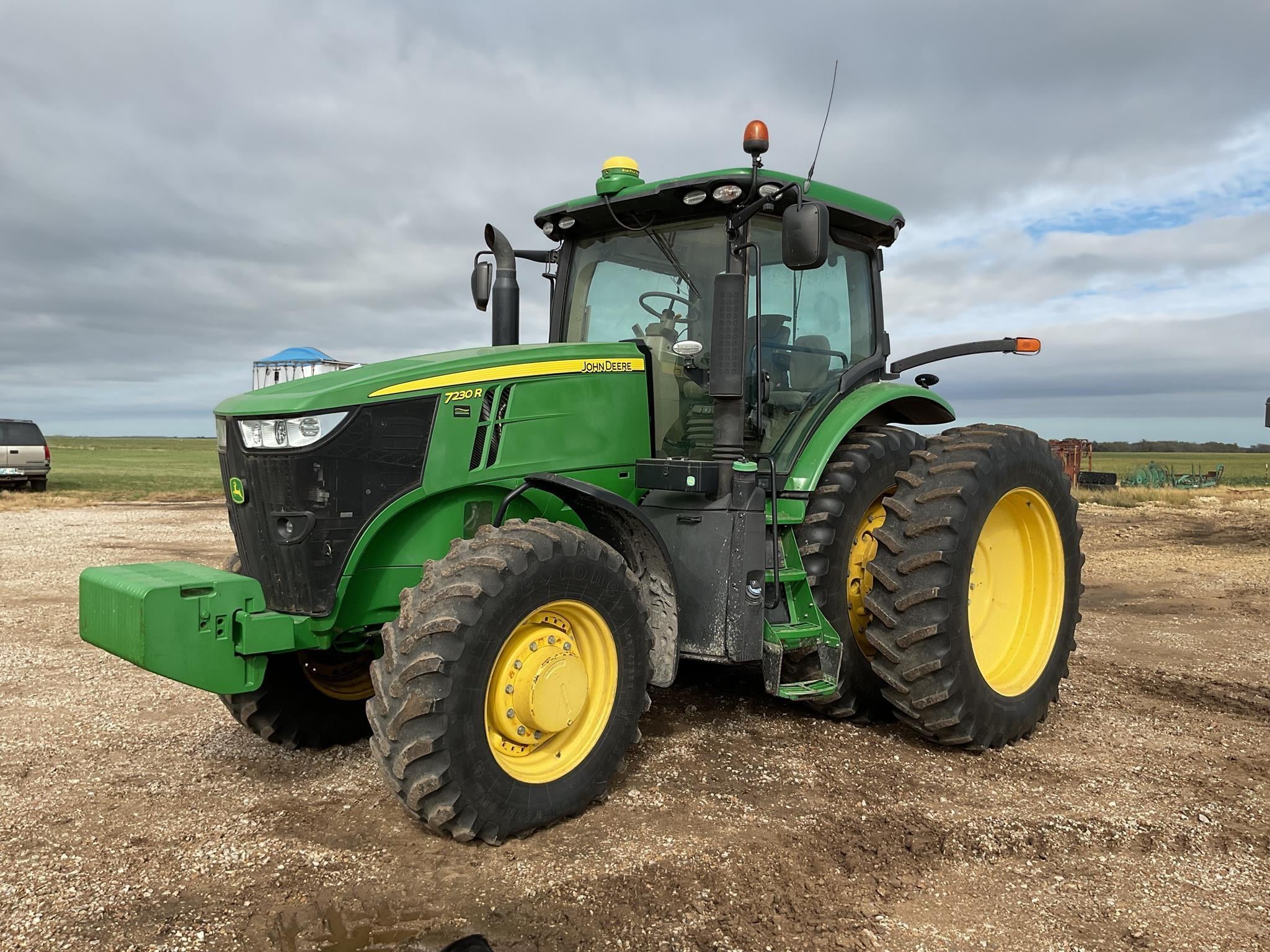 2014 John Deere 7230R Equipment Image0