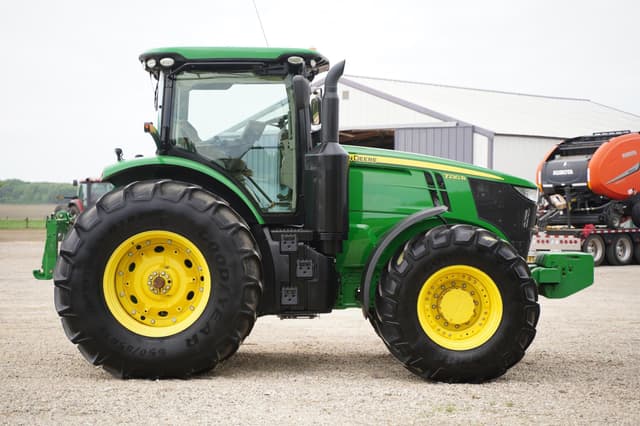 Image of John Deere 7230R equipment image 3