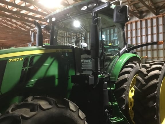 2014 John Deere 7250R Equipment Image0