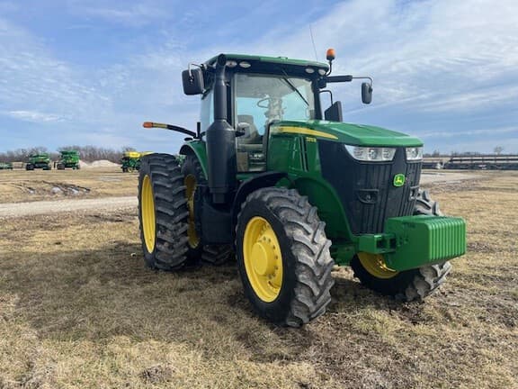 Image of John Deere 7270R equipment image 1