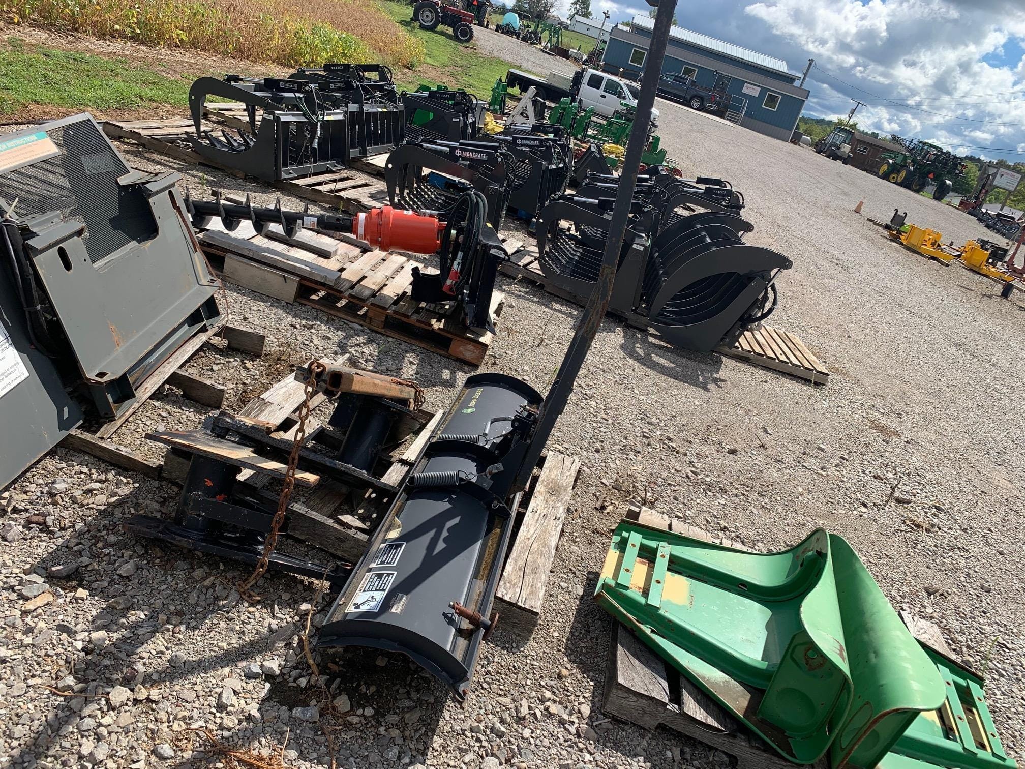 2014 John Deere 72" Front Blade Equipment Image0
