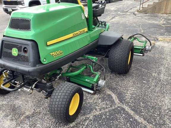 Image of John Deere 7500A equipment image 3