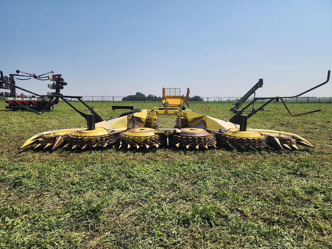 Image of John Deere 770 Primary image