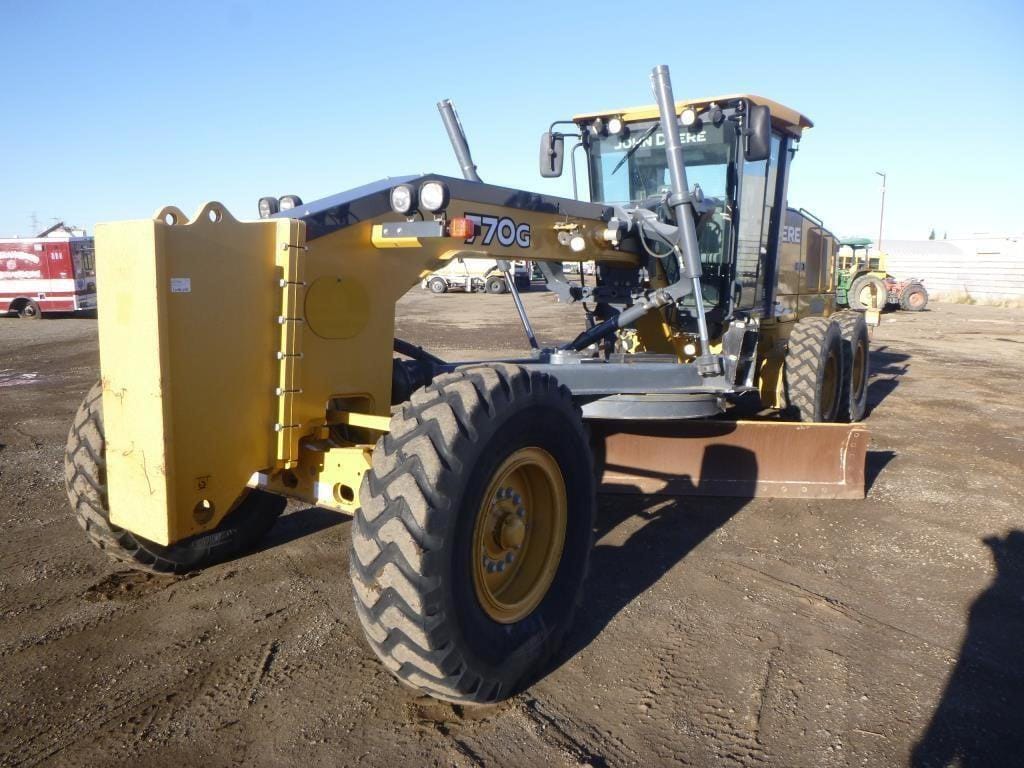 Main image John Deere 770G