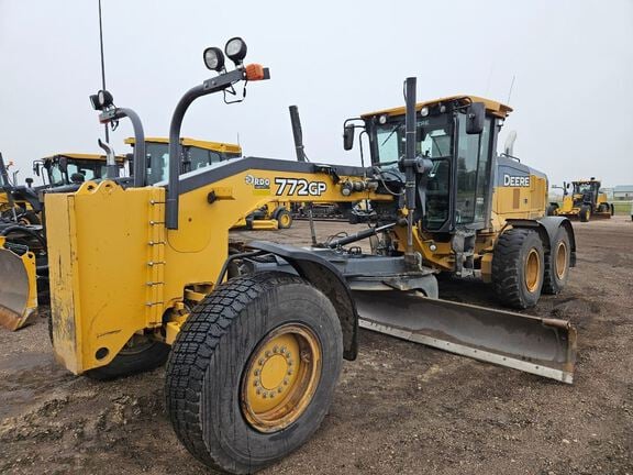 2014 John Deere 772G Equipment Image0