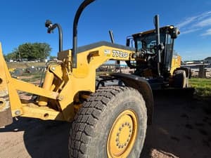 2014 John Deere 772G Image