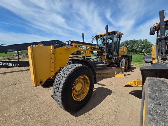 2014 John Deere 772G Equipment Image0