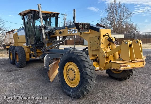 Image of John Deere 772G equipment image 2