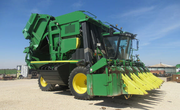 2014 John Deere 7760 Equipment Image0