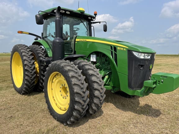 Main image John Deere 8235R