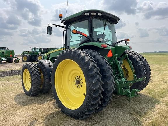 Image of John Deere 8235R equipment image 2