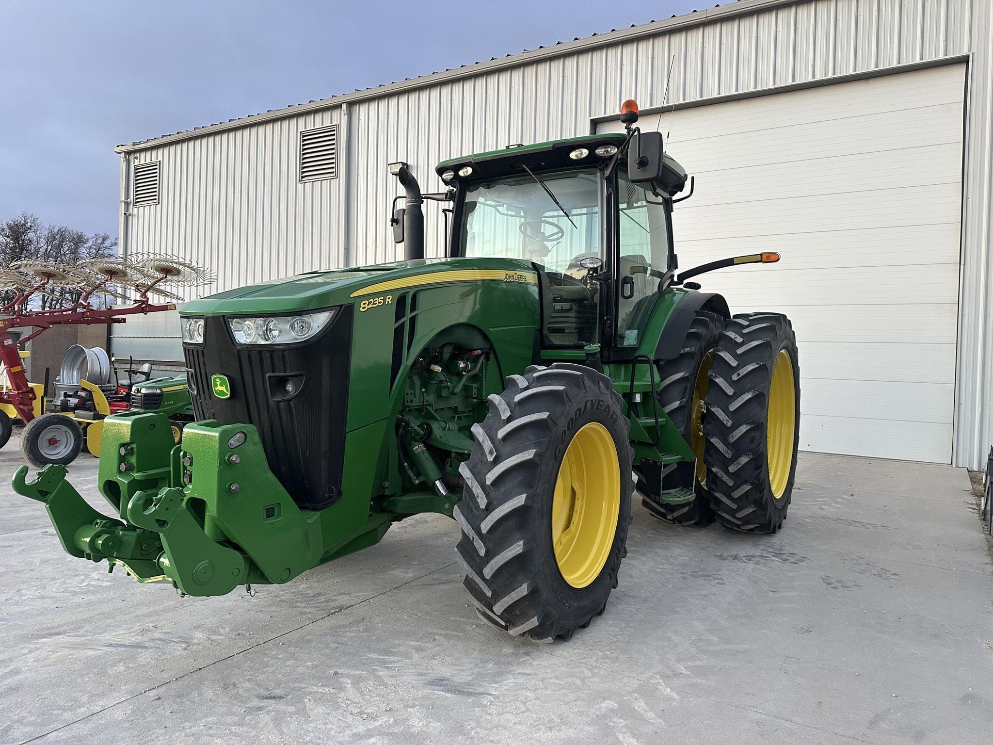 2014 John Deere 8235R Equipment Image0